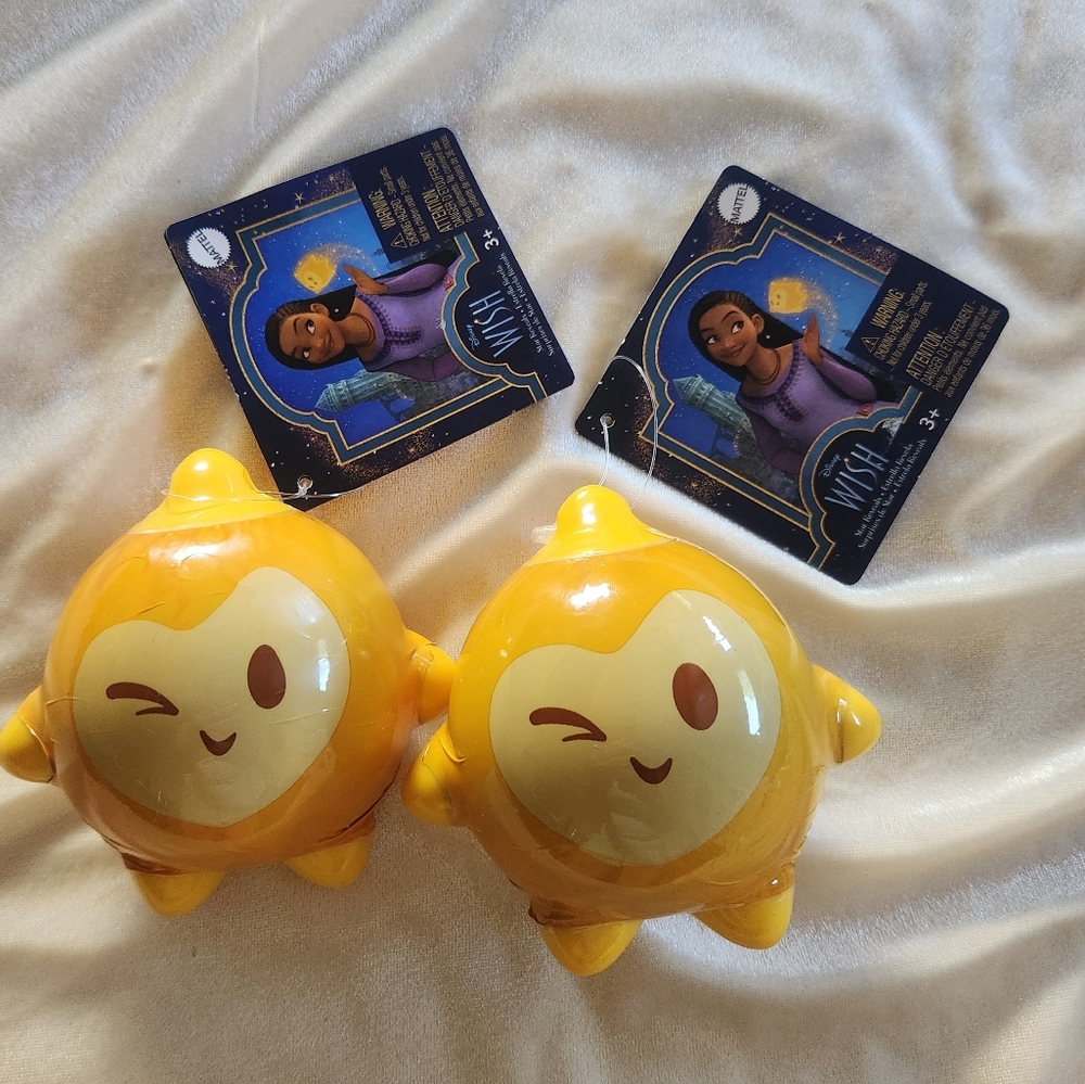 Disney Wish Star Reveals Mini Doll Surprise Keychain Compact